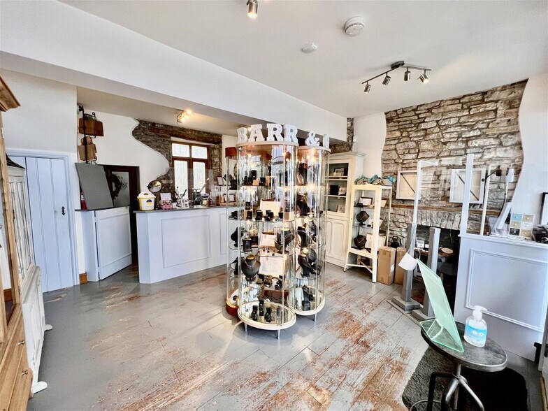 1 Carmarthen St, Llandeilo à louer - Photo intérieure – Image 3 sur 23