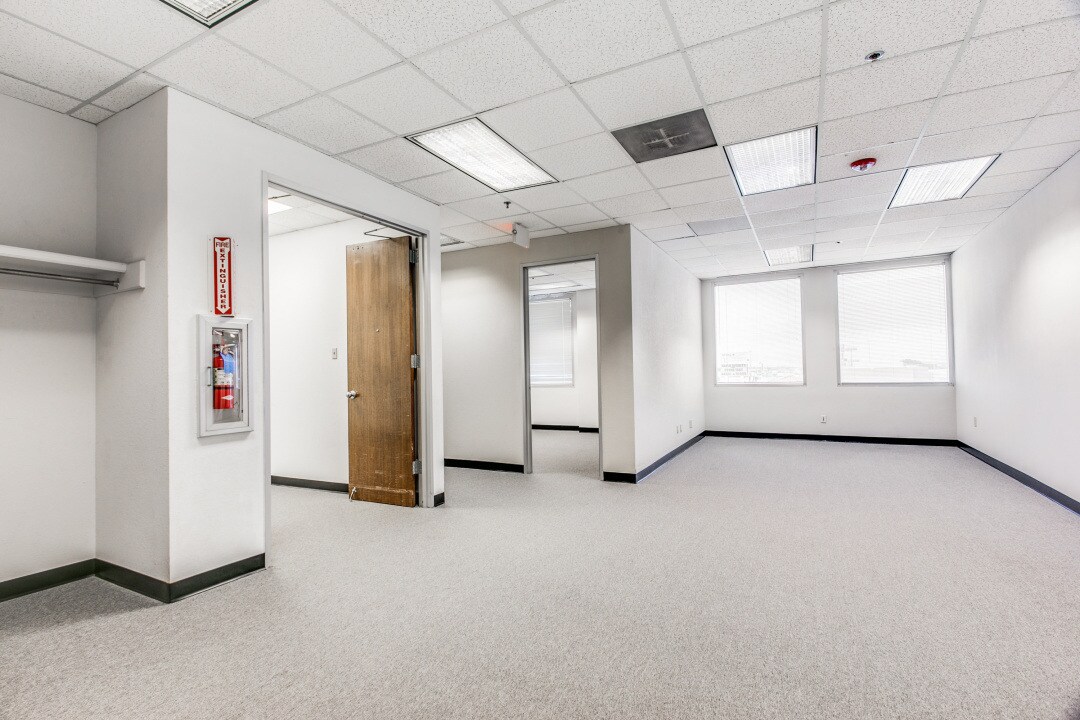 6851 NE Loop 820, North Richland Hills, TX à louer Photo intérieure– Image 1 sur 7