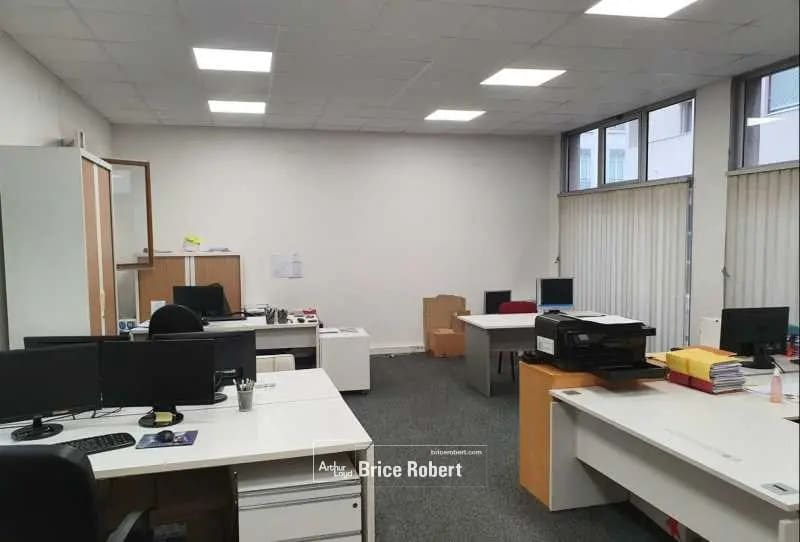 Bureau dans Lyon à louer Photo de l’immeuble– Image 1 sur 5