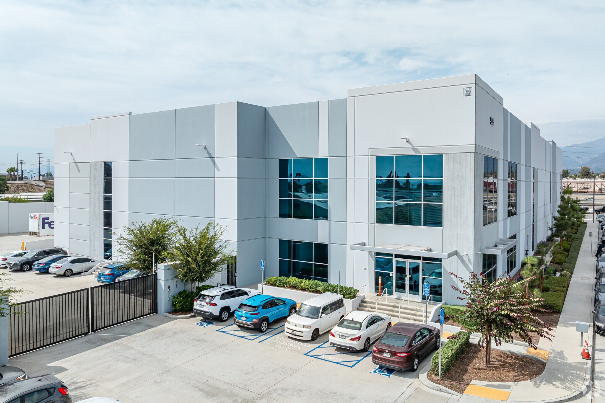 508 S Palmetto Ave, Ontario, CA à louer Photo principale– Image 1 sur 5