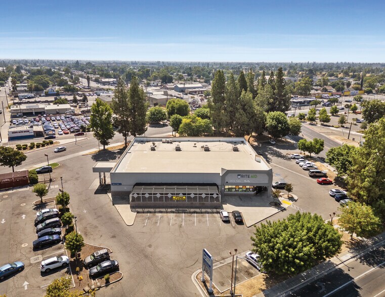 1210 N Blackstone Ave, Fresno, CA à vendre - Photo de l’immeuble – Image 2 sur 6