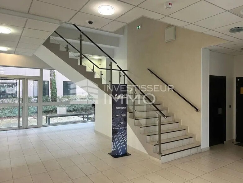 Bureau dans Cergy à louer - Hall d’entrée – Image 2 sur 6