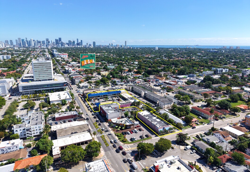2742 SW 8th St, Miami, FL à vendre Photo de l’immeuble– Image 1 sur 11