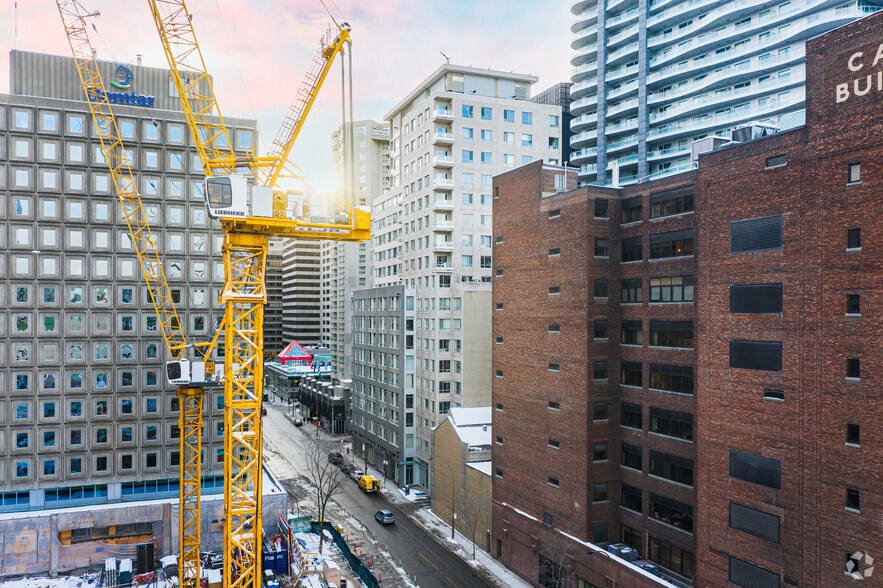 439-447 Av du Président-Kennedy, Montréal, QC à vendre - Photo principale – Image 1 sur 12