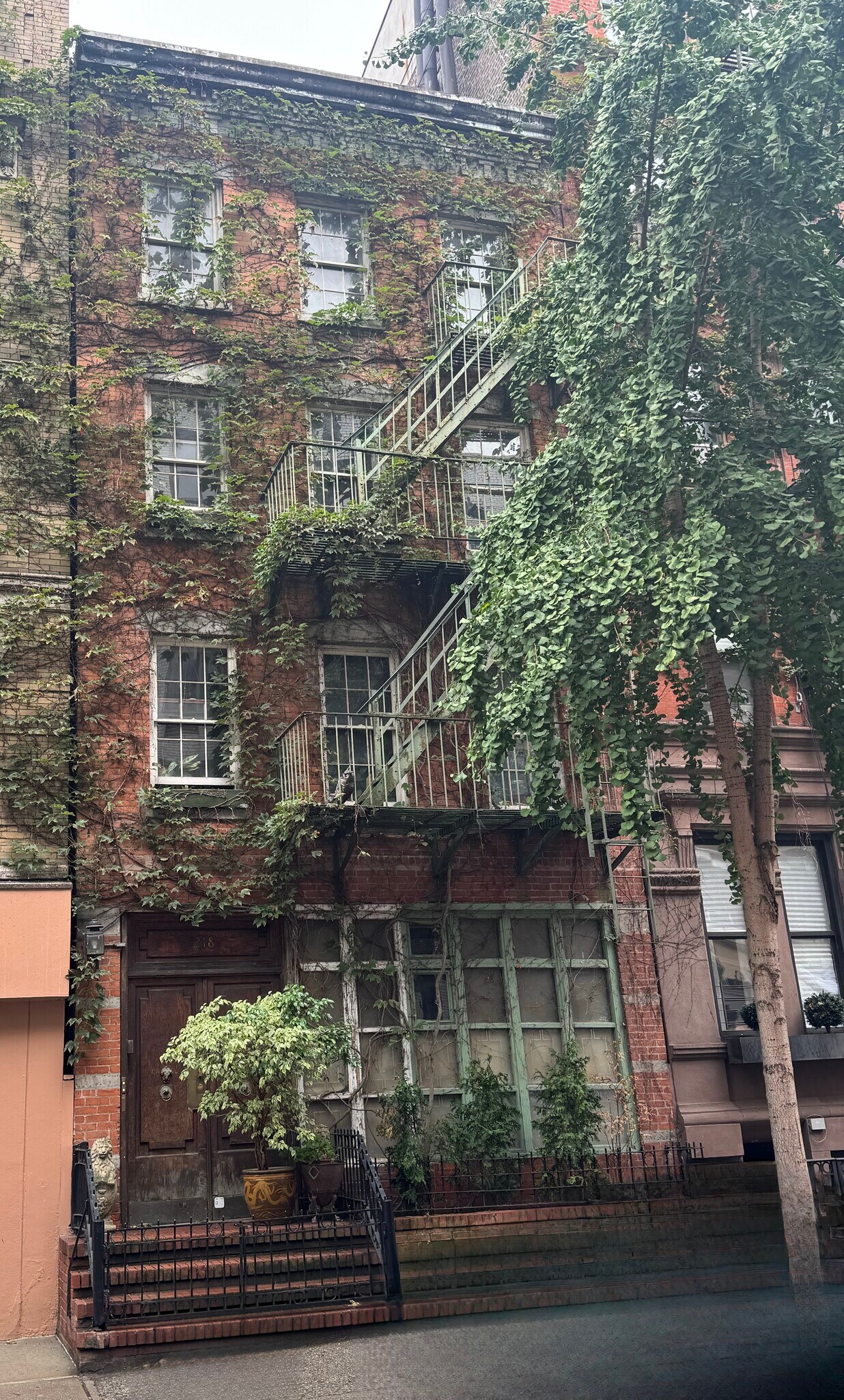 218 E 25th St, New York, NY à vendre Photo de l’immeuble– Image 1 sur 9