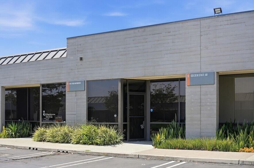 1200 Main St, Irvine, CA à louer - Photo de l’immeuble – Image 2 sur 27