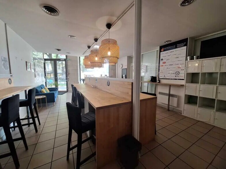 Bureau dans Bordeaux à louer - Photo de l’immeuble – Image 3 sur 13