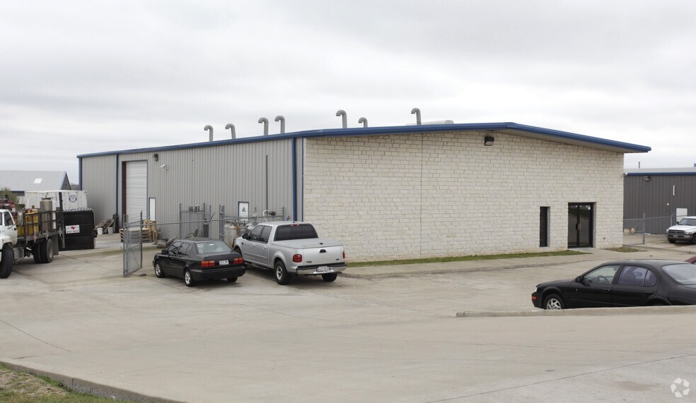 16409 Central Commerce Dr, Pflugerville, TX à louer - Photo principale – Image 2 sur 4
