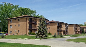Plus de détails pour 7710 Wildwood Ct, Darien, IL - Logement à vendre