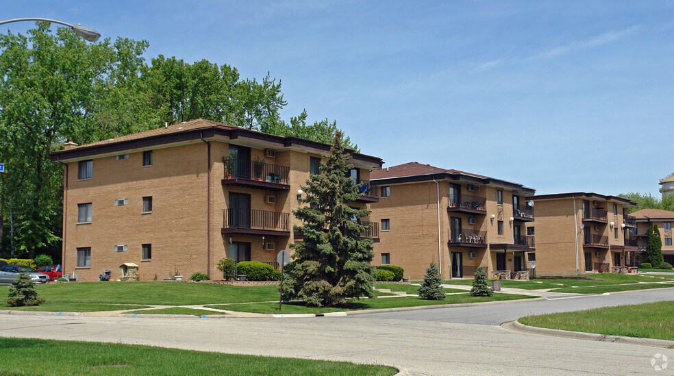 7710 Wildwood Ct, Darien, IL à vendre - Photo de l’immeuble – Image 1 sur 7