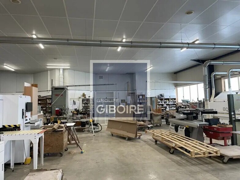 Industriel/Logistique dans Bourgbarré à louer - Photo de l’immeuble – Image 2 sur 8