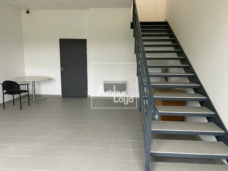 Bureau dans Moissy-Cramayel à louer Photo de l’immeuble– Image 1 sur 2