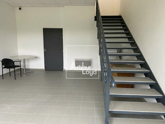 Plus de détails pour Local d’activités à vendre