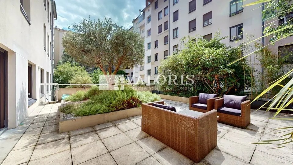 Bureau dans Lyon à vendre - Photo de l’immeuble – Image 2 sur 11