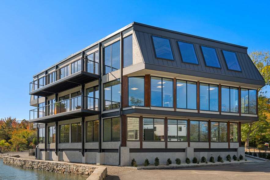 251 Riverside Ave, Westport, CT à louer - Photo de l’immeuble – Image 1 sur 2