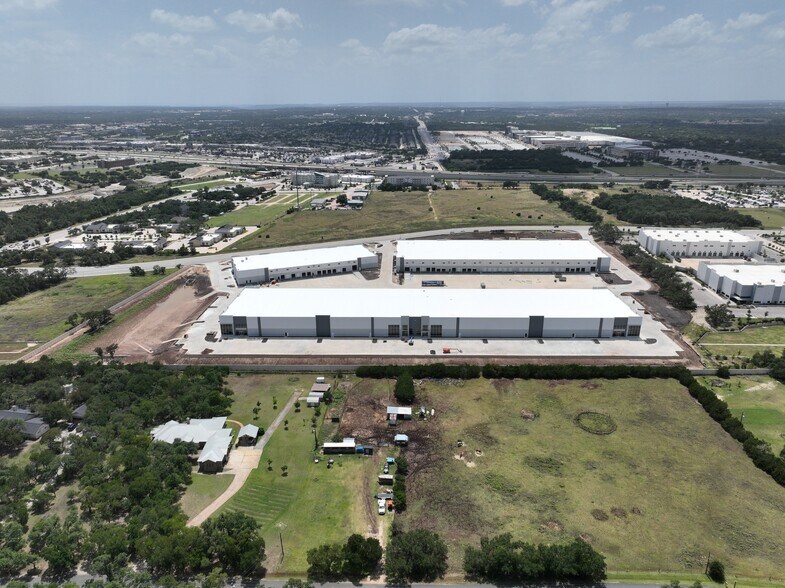 Scottsdale Dr, Leander, TX à louer - Photo de l’immeuble – Image 3 sur 11
