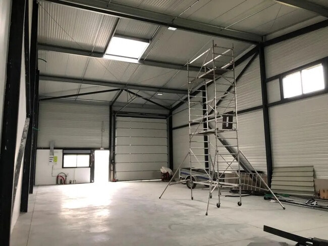 Plus de détails pour Industriel/Logistique à louer