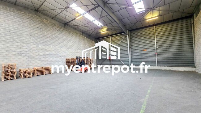 Plus de détails pour 162 Boulevard Danielle Casanova, Marseille - Industriel/Logistique à louer