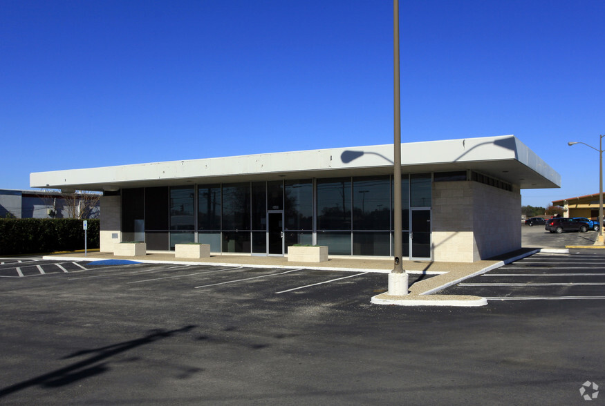 5401 Walzem Rd, San Antonio, TX à louer - Photo de l’immeuble – Image 1 sur 7