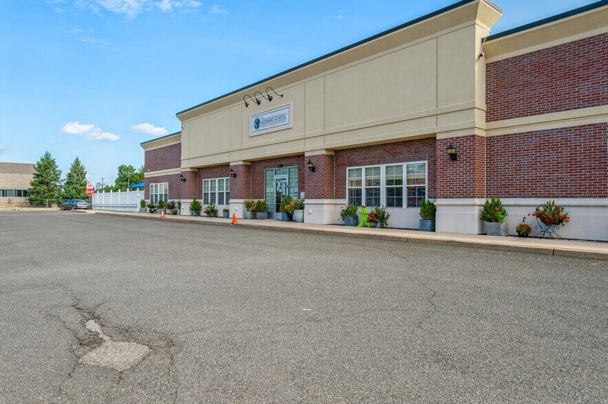 149 Pierce St, Somerset, NJ à louer - Photo de l’immeuble – Image 3 sur 13