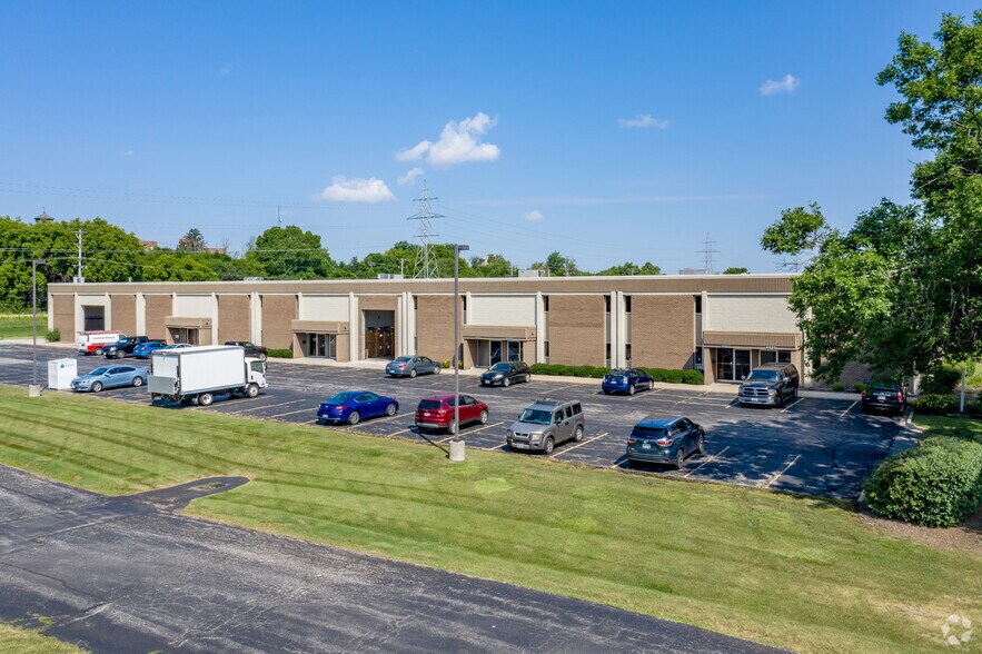 6575-6637 N Sidney Pl, Glendale, WI à louer - Photo principale – Image 2 sur 15