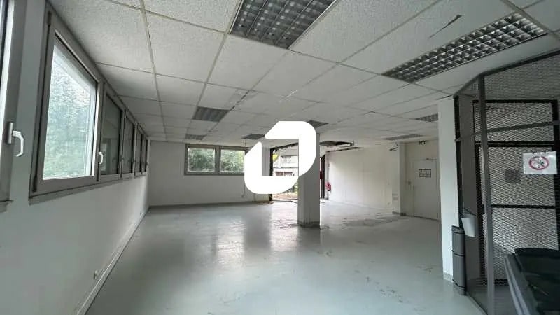 Local d’activités dans Épinay-sur-Orge à louer - Photo de l’immeuble – Image 2 sur 9