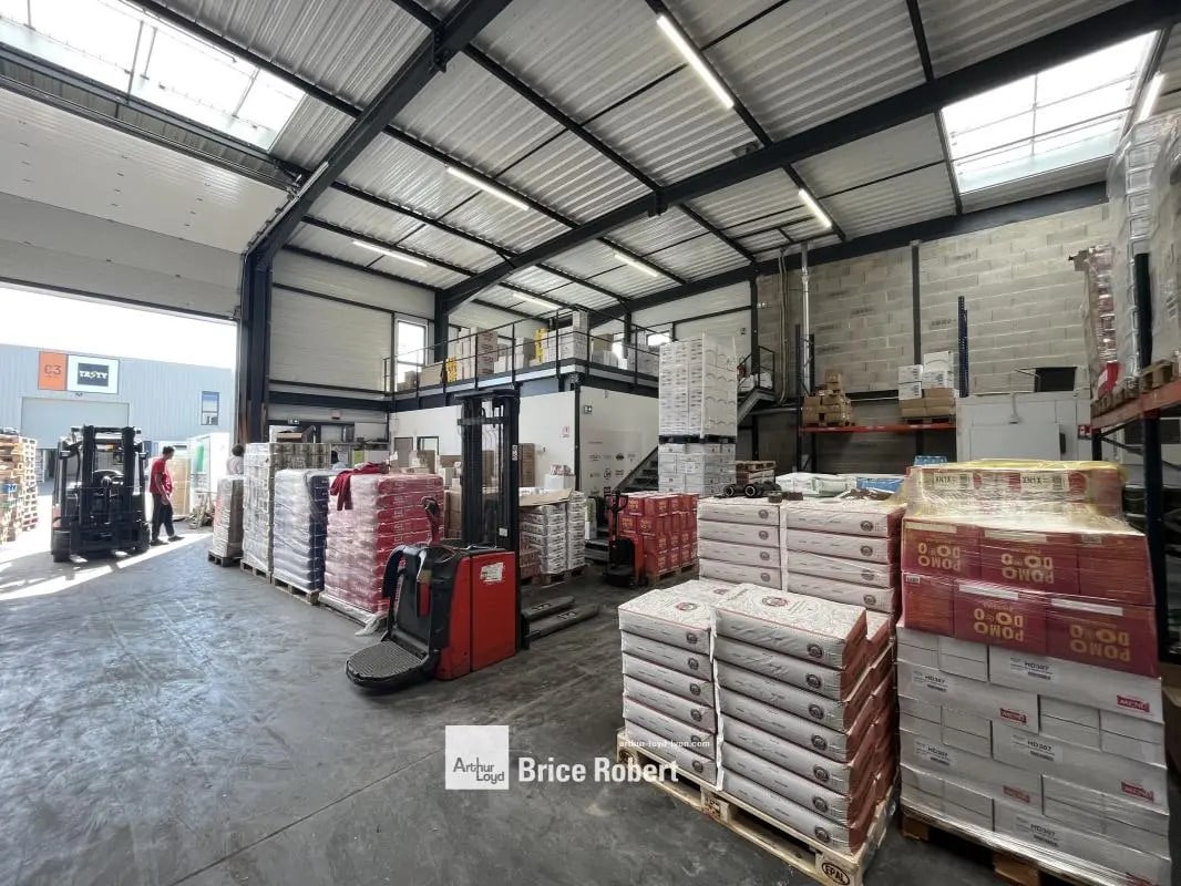 Local d'activités dans Décines-Charpieu à vendre Photo intérieure– Image 1 sur 7