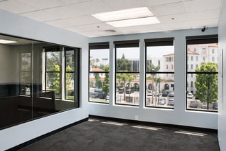 2150 N Waterman Ave, San Bernardino, CA à louer Photo intérieure– Image 2 sur 5