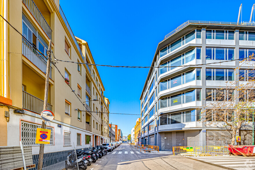 Carrer Del Gall, 20-22, Esplugues de Llobregat, Barcelona à louer - Photo de l’immeuble – Image 3 sur 3