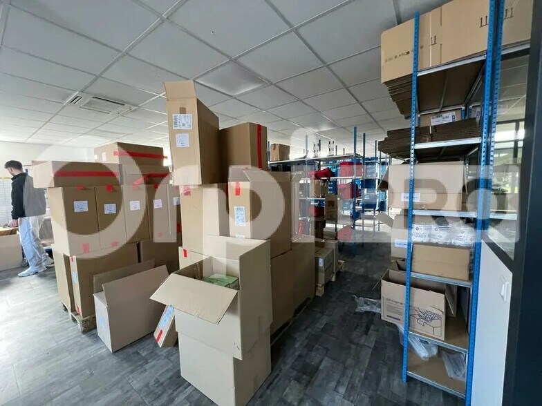 Local d’activités dans Saulx-les-Chartreux à louer - Photo de l’immeuble – Image 3 sur 12
