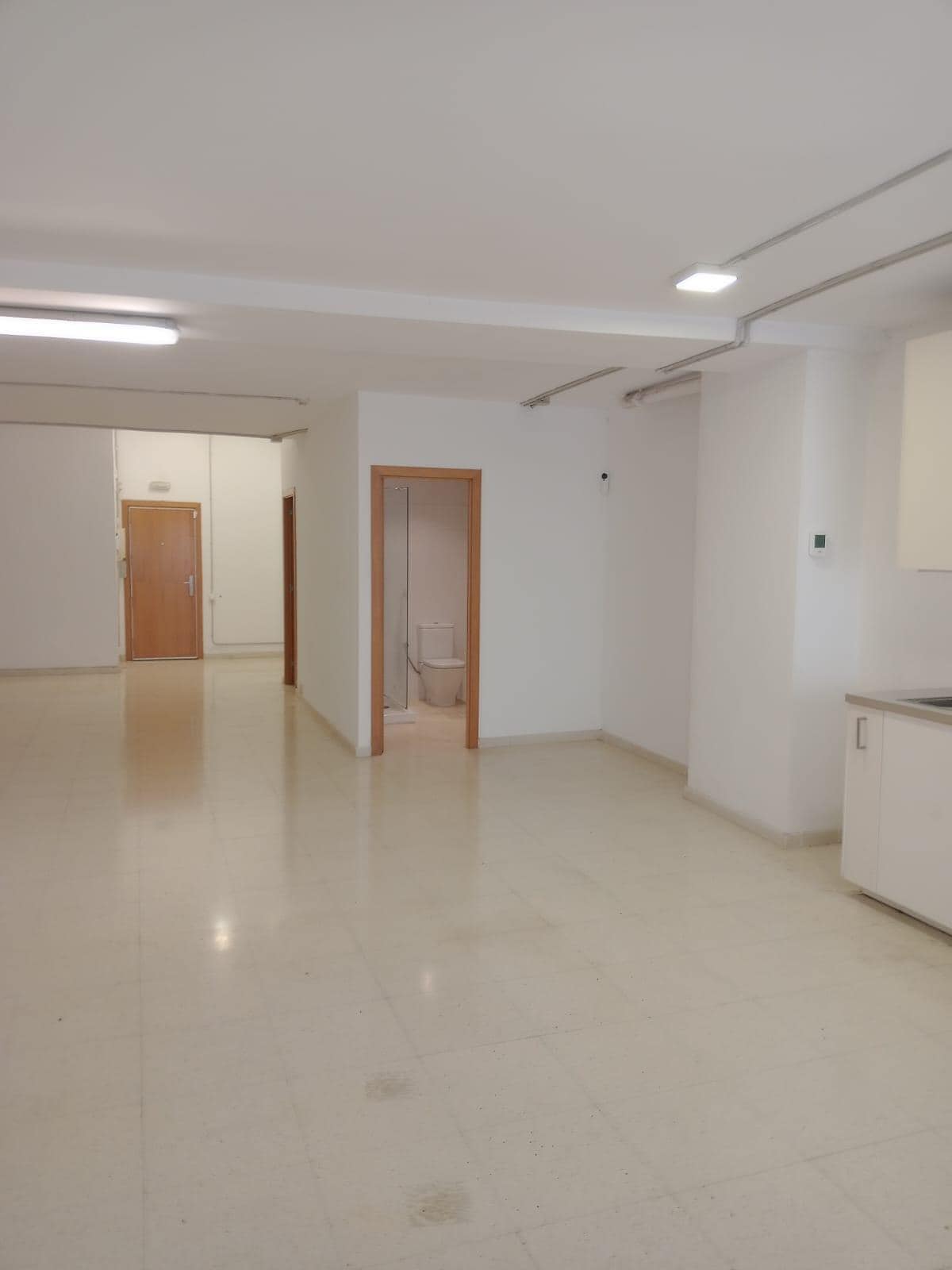 Bureaux/Local commercial dans Badalona, Barcelona à louer Photo intérieure– Image 1 sur 6