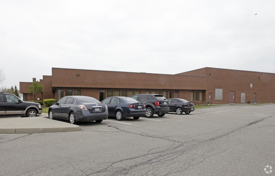 46 Hedgedale Rd, Brampton, ON à louer - Photo principale – Image 1 sur 2