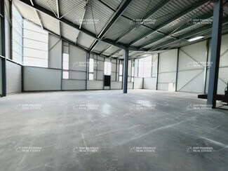 Plus de détails pour Local d'activités à louer