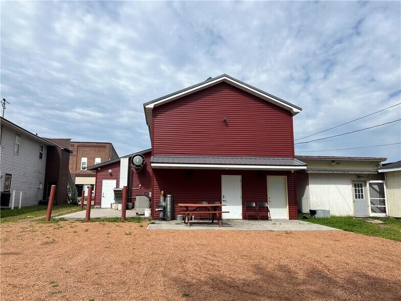 332 N Main St, Cadott, WI à vendre - Photo de l’immeuble – Image 2 sur 10