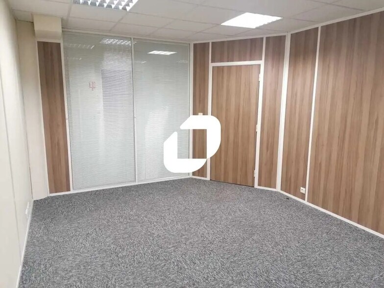 Bureau dans Argenteuil à louer - Photo de l’immeuble – Image 2 sur 20