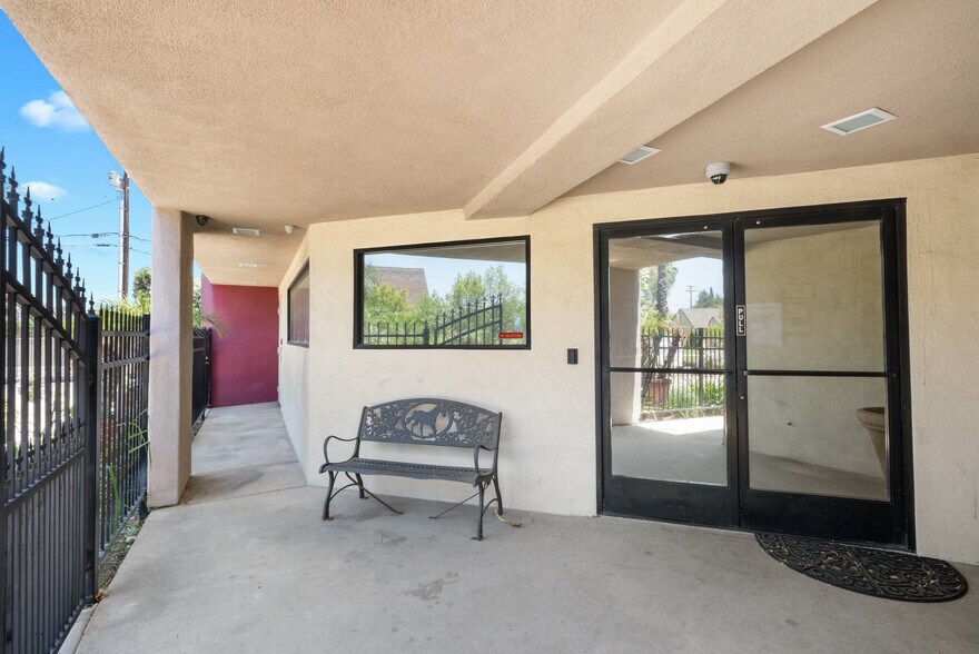 6346 Brockton Ave, Riverside, CA à vendre - Photo de l’immeuble – Image 2 sur 12