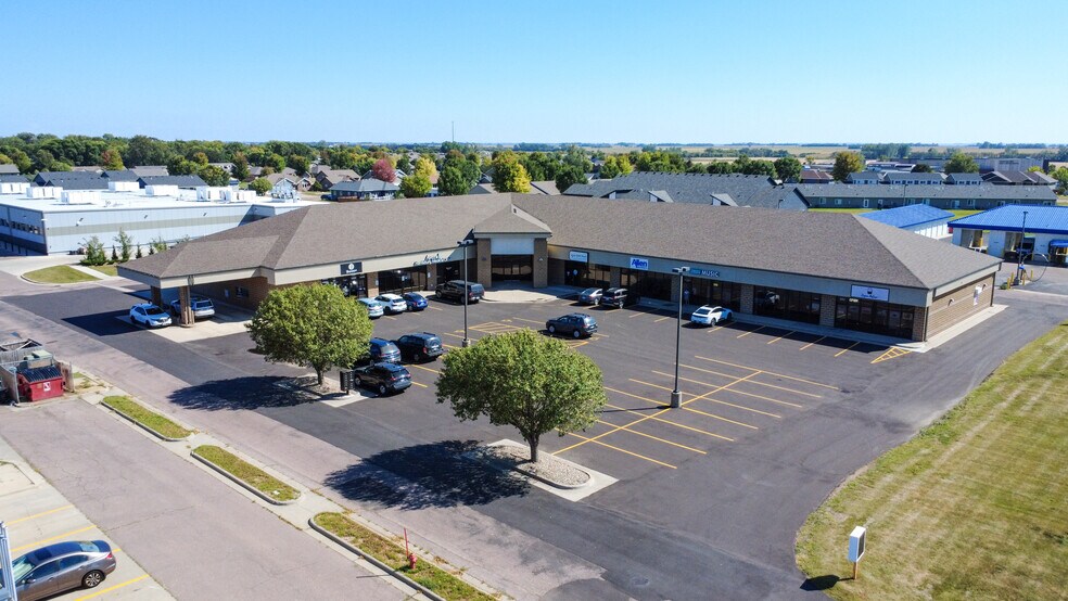 220 S Cliff Ave, Harrisburg, SD à louer - Photo de l’immeuble – Image 2 sur 5