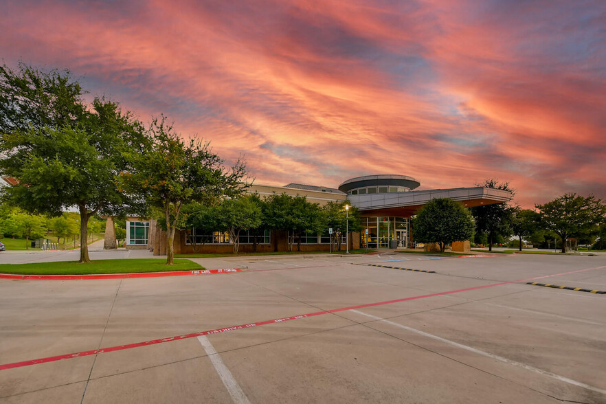 1545 E Southlake Blvd, Southlake, TX à louer - Photo de l’immeuble – Image 2 sur 12