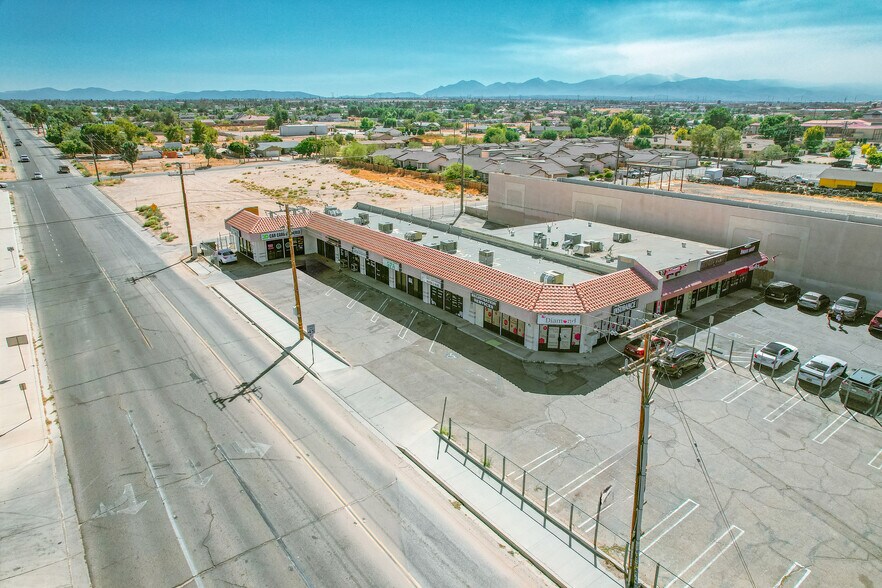 14895 Bear Valley Rd, Hesperia, CA à louer - Photo de l’immeuble – Image 2 sur 4