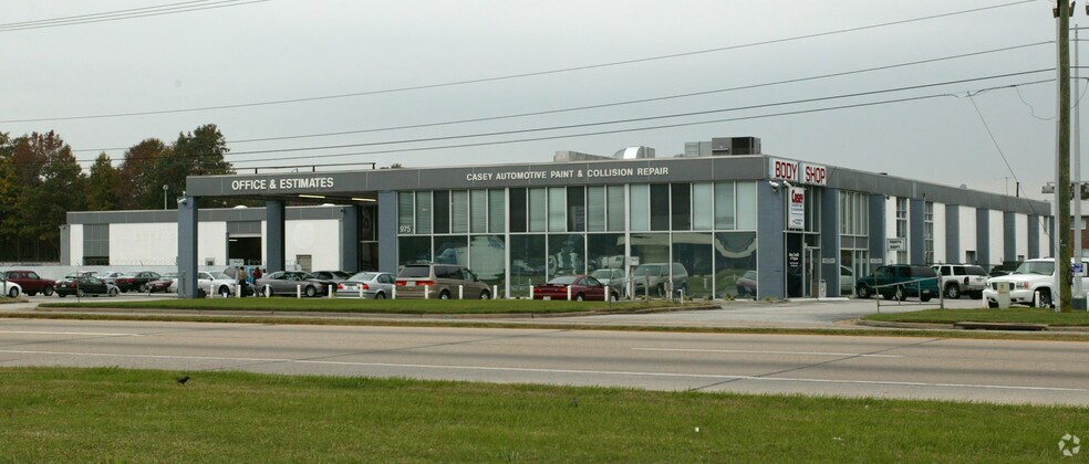 975 J Clyde Morris Blvd, Newport News, VA à louer - Photo de l’immeuble – Image 2 sur 5