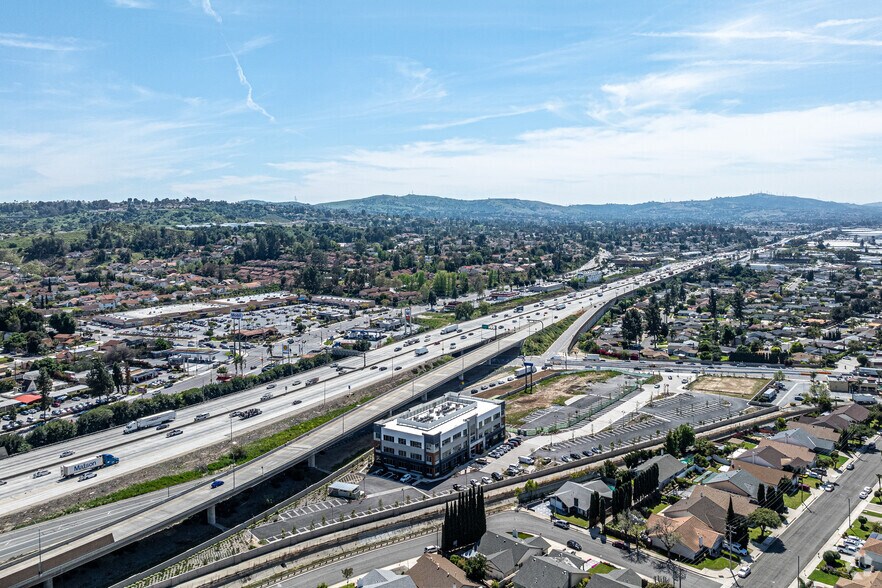 888 S Brea Canyon Rd, Diamond Bar, CA à louer - Photo de l’immeuble – Image 2 sur 8