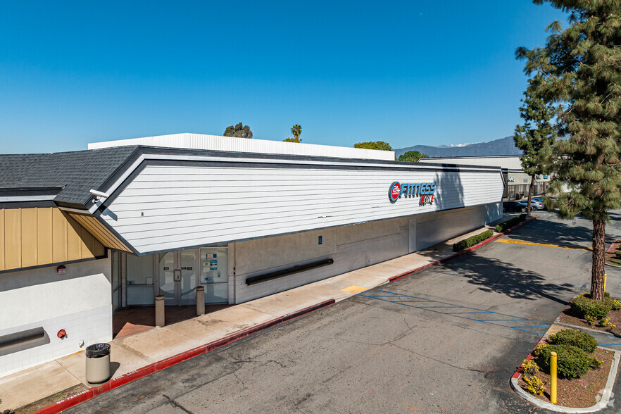 9710-9886 Central Ave, Montclair, CA à louer - Photo de l’immeuble – Image 3 sur 7