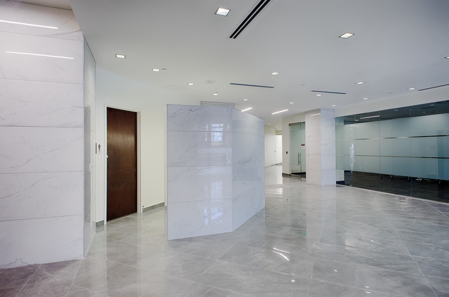 14135 Midway Rd, Addison, TX à louer - Hall d’entrée – Image 3 sur 21