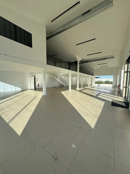 Industriel/Logistique dans Roquebrune-sur-Argens à vendre - Photo intérieure – Image 2 sur 6