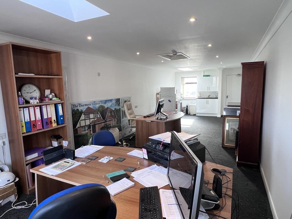147 Wareham Rd, Corfe Mullen, DOR BH21 3LA - Lot 7 - - Photo intérieure - Image 2 of 5