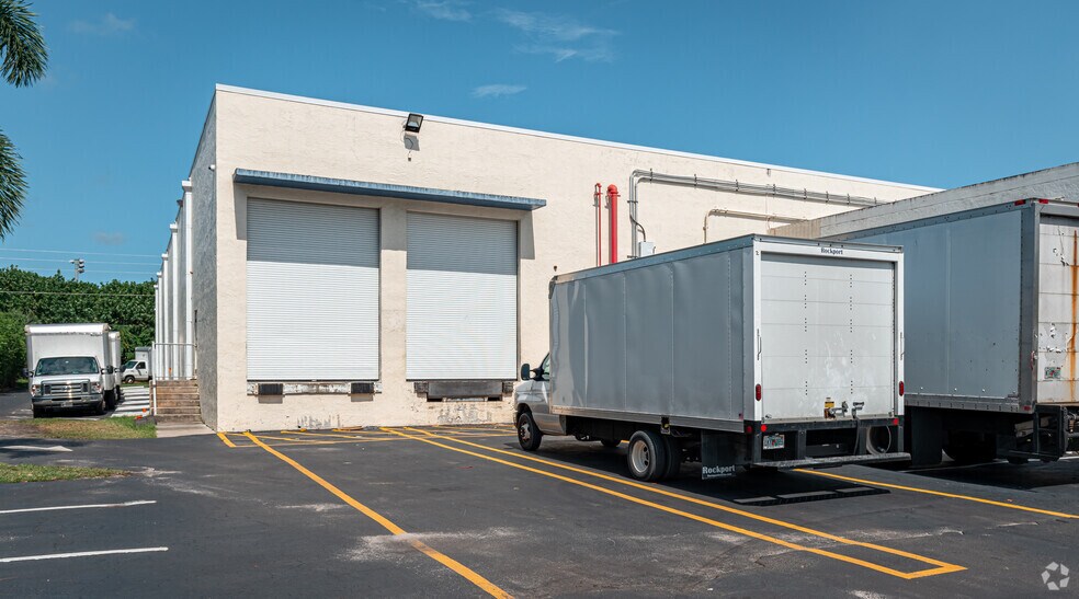 6250 NW 27th Way, Fort Lauderdale, FL à louer - Photo de l’immeuble – Image 3 sur 4