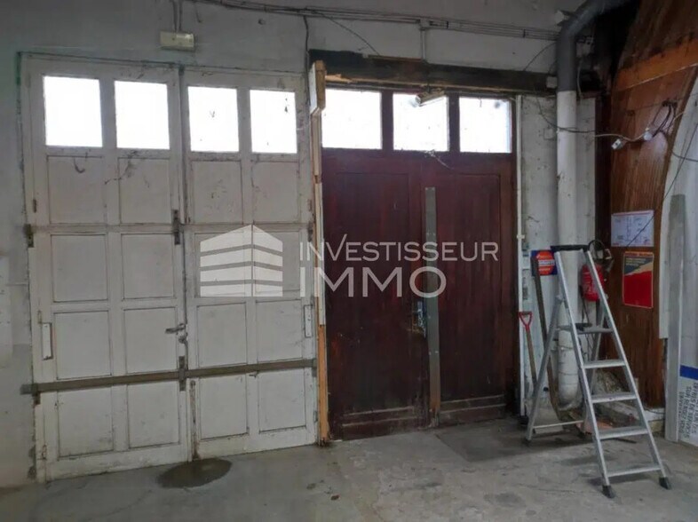 Local d’activités dans Vaux-le-Pénil à louer - Photo de l’immeuble – Image 3 sur 3