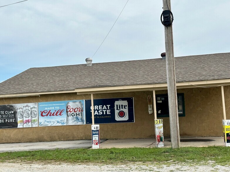 Twin Oaks Motel & Liquor portefeuille de 2 biens à vendre sur LoopNet.fr - Photo de l’immeuble – Image 2 sur 13