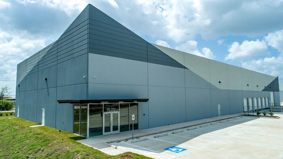 13830 S Gessner Rd, Missouri City, TX à louer - Photo de l’immeuble – Image 1 sur 9