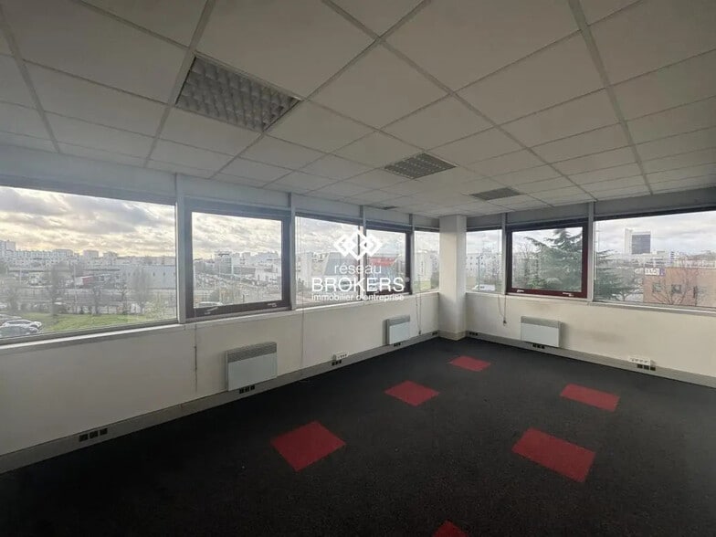 Bureau dans Gennevilliers à louer - Photo de l’immeuble – Image 1 sur 4